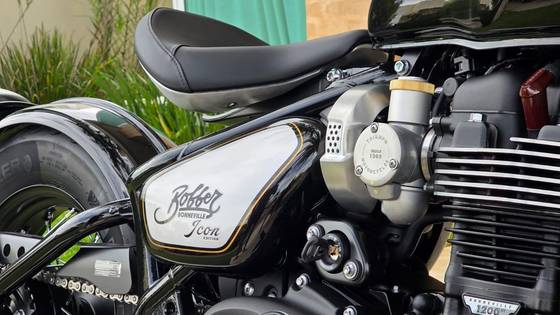 TRIUMPH BONNEVILLE BOBBER ICON EDITION 1200 